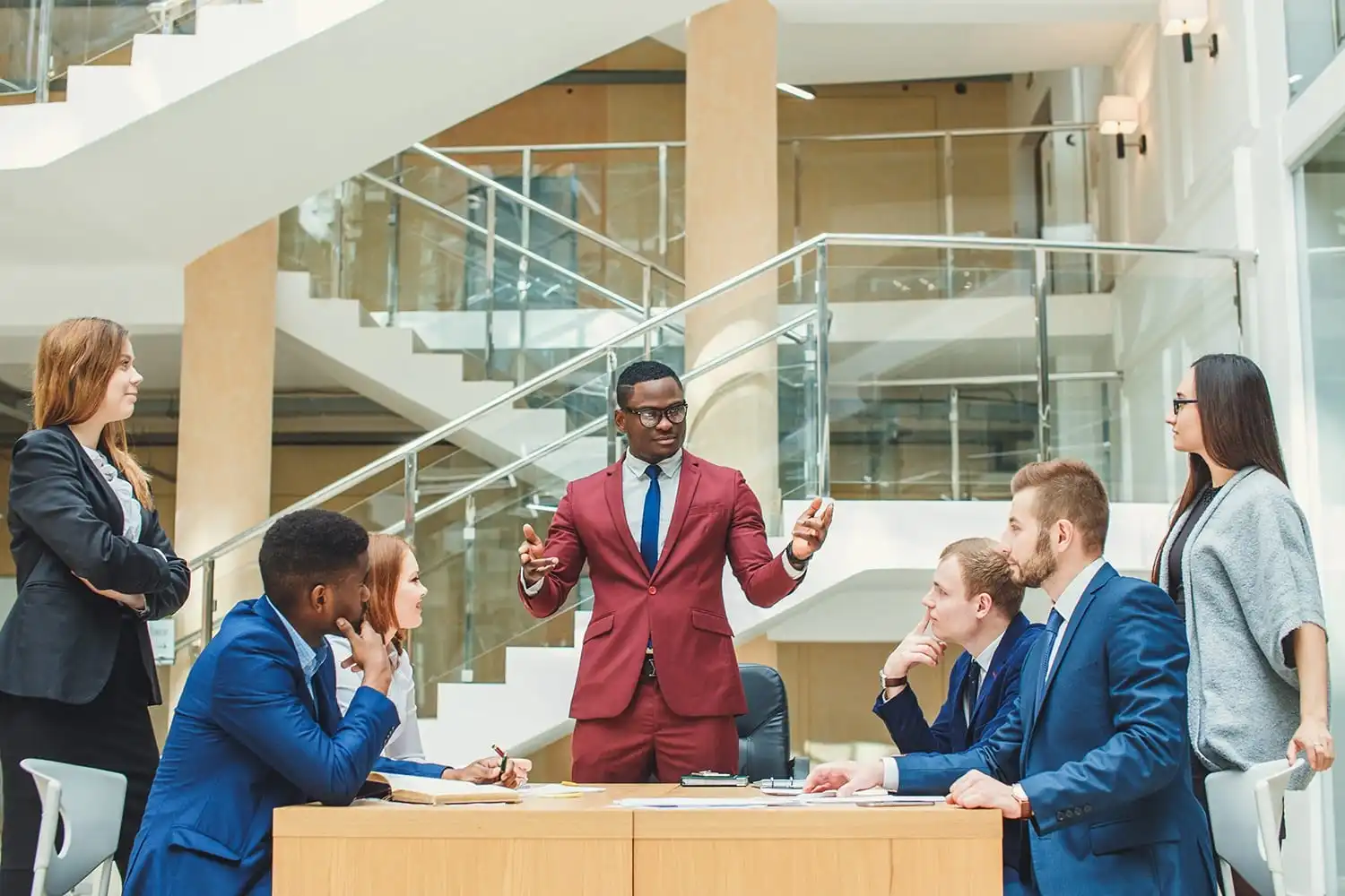 THE LEADING-EMPLOYEE